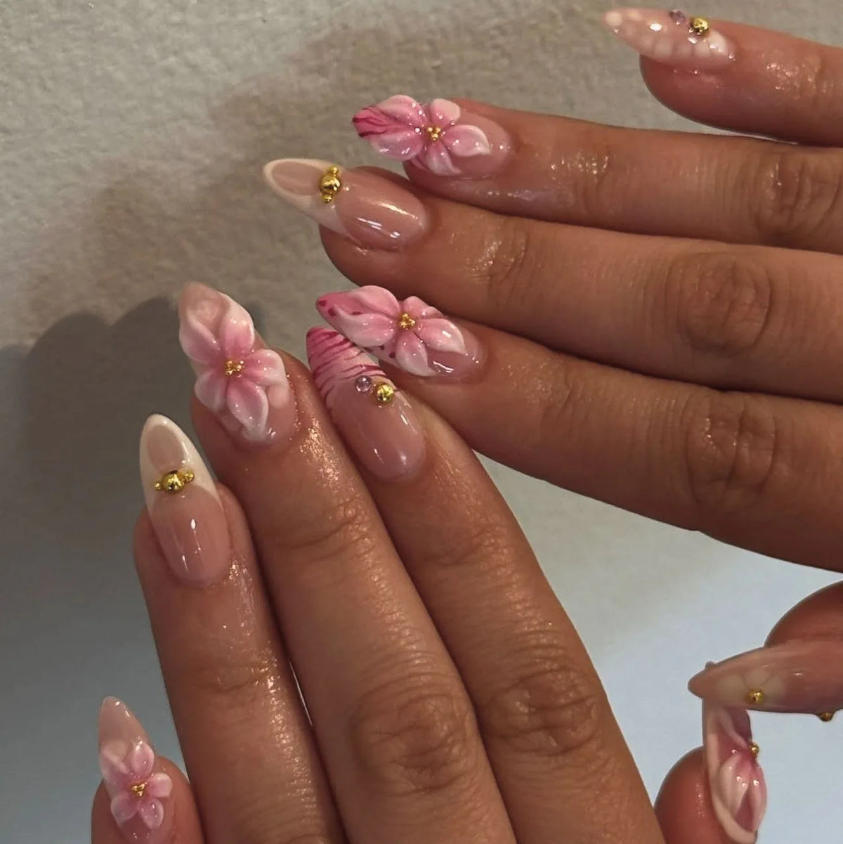 24pcs wearable false nail kit, randomly shipped; almond-shaped pearl starlight false nails; artistic flower press-on nails.